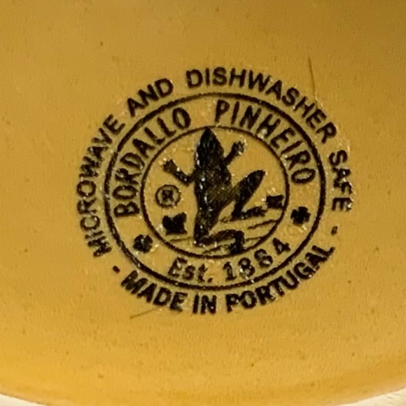 Bordallo Pinheiro Golden Acorn Gravy Boat - Picture 5 of 5